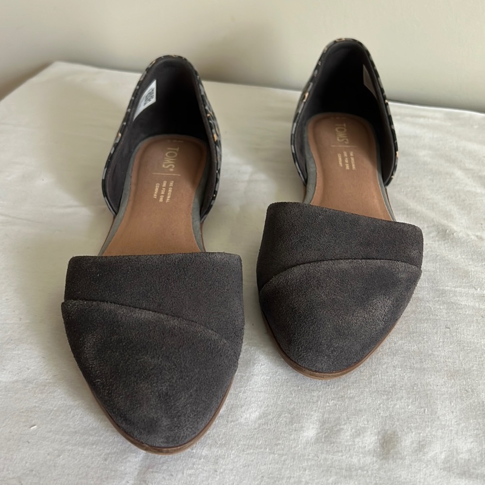 Toms, Flats size 8.5, grey with animal print.